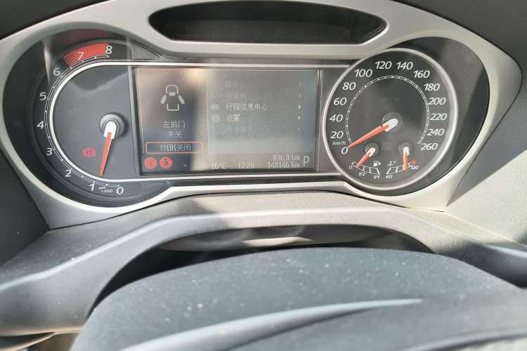 Used Ford Mondeo 2010 2.3L Luxury Sport Edition Odometer Close Up