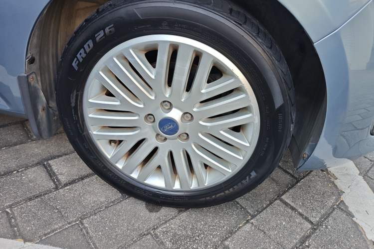 Used Ford Mondeo 2010 2.3L Fashion Edition Right Front Wheel Hub
