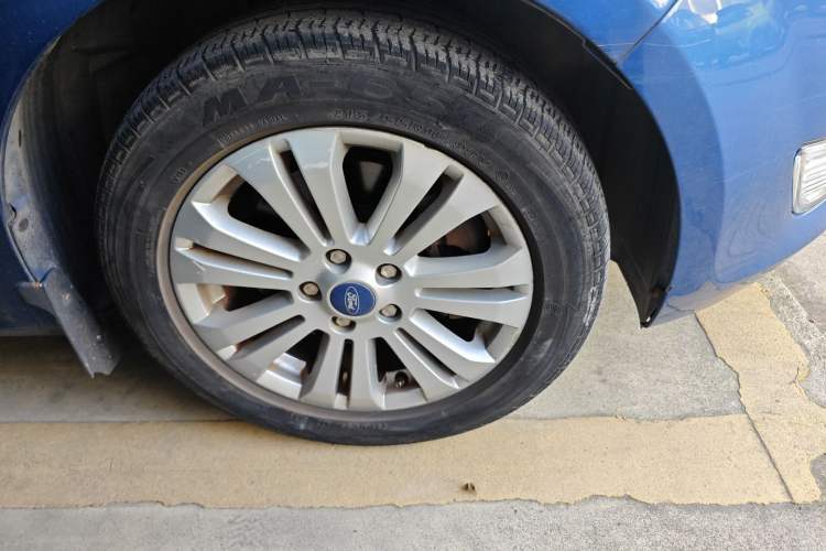 Used Ford Mondeo 2010 2.3L Fashion Edition Right Front Wheel Hub