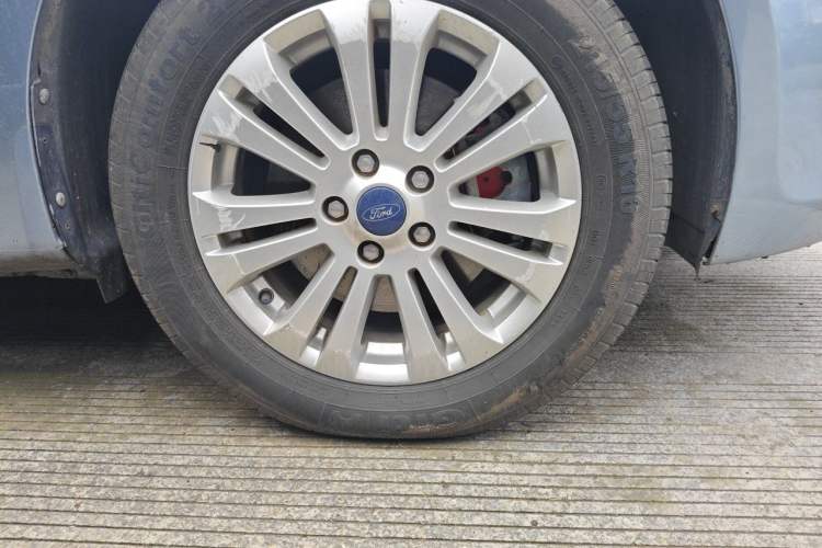 Used Ford Mondeo 2010 2.3L Fashion Edition Right Front Wheel Hub