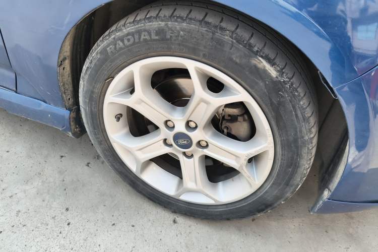 Used Ford Mondeo 2010 2.3L Luxury Sport Edition Right Front Wheel Hub