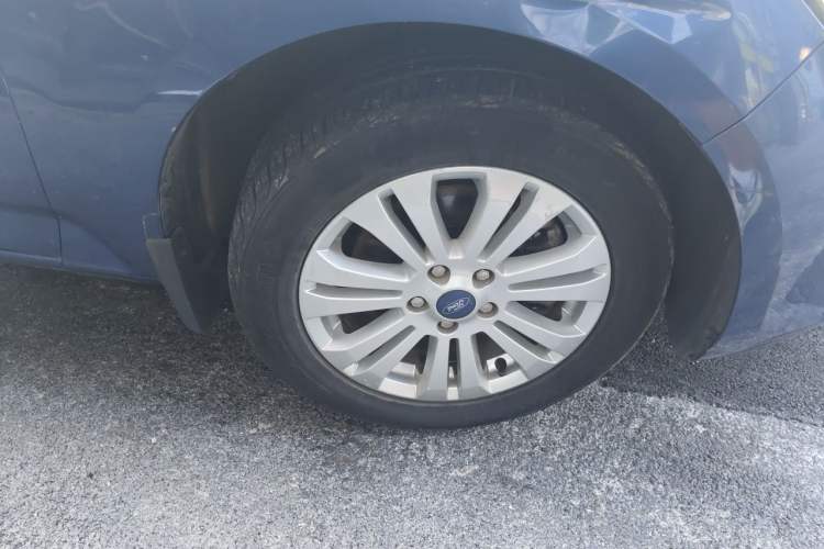 Used Ford Mondeo 2010 2.3L Fashion Edition Right Front Wheel Hub