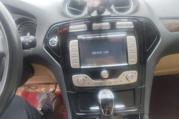 Used Ford Mondeo 2010 2.3L Luxury Version Audio And AC Panel