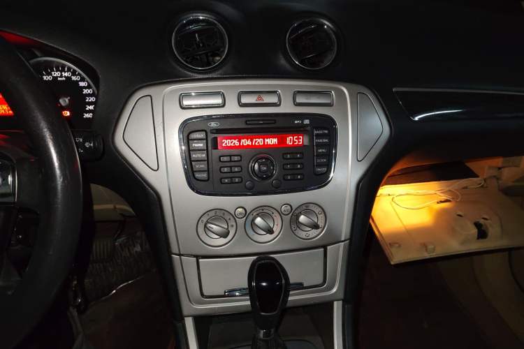 Used Ford Mondeo 2010 2.3L Fashion Edition Audio And AC Panel