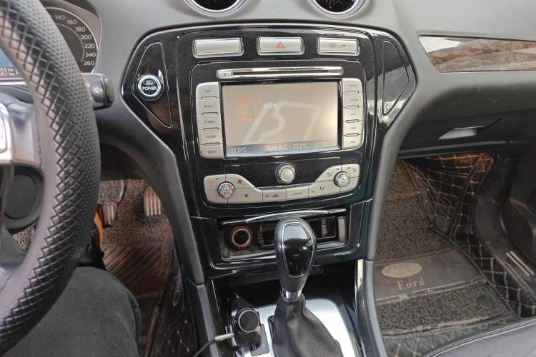 Used Ford Mondeo 2010 2.3L Luxury Version Audio And AC Panel