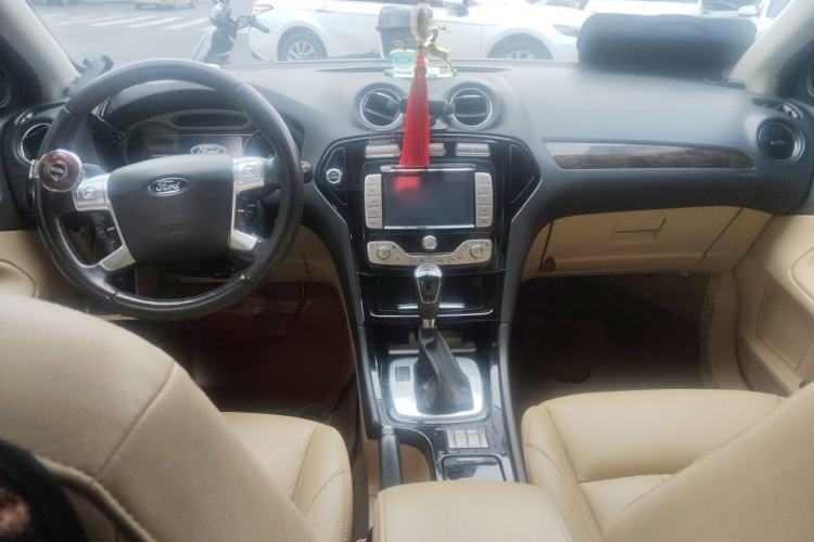 Used Ford Mondeo 2010 2.3L Luxury Version Center Console