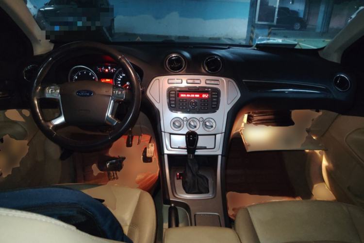 Used Ford Mondeo 2010 2.3L Fashion Edition Center Console