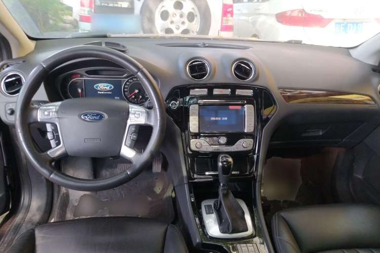 Used Ford Mondeo 2010 2.3L Luxury Version Center Console