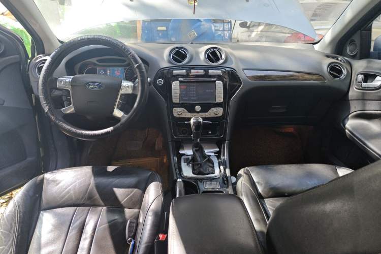 Used Ford Mondeo 2010 2.3L Fashion Edition Center Console