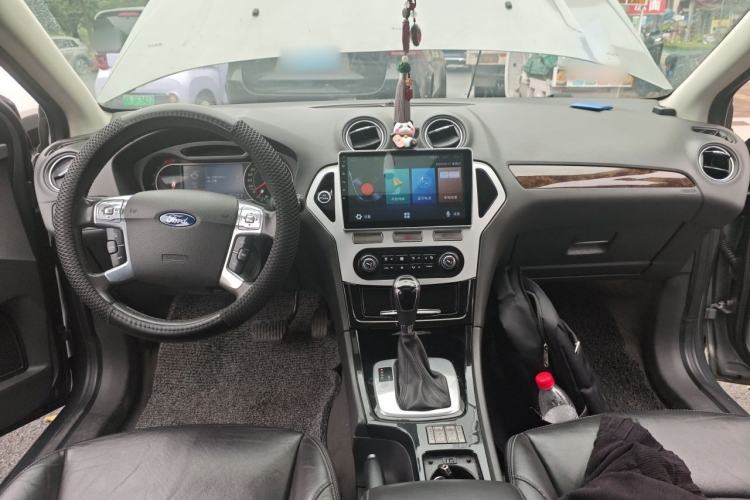 Used Ford Mondeo 2010 2.3L Luxury Version Center Console