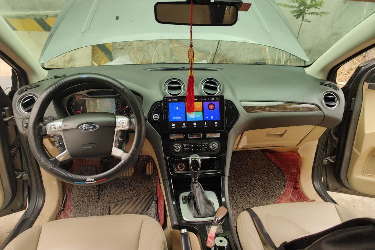 Used Ford Mondeo 2010 2.3L Luxury Version Center Console