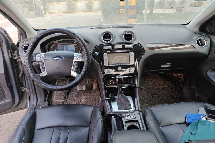 Used Ford Mondeo 2010 2.3L Luxury Version Center Console