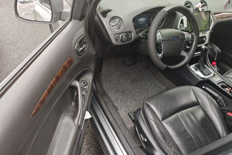 Used Ford Mondeo 2010 2.3L Luxury Version Driver Seat