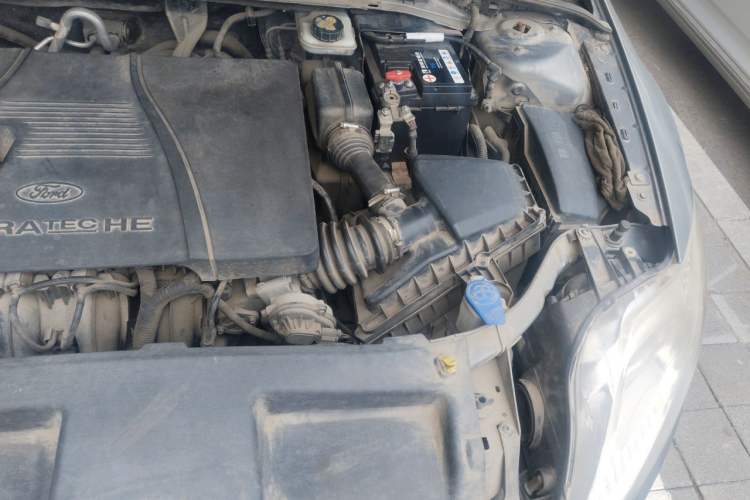Used Ford Mondeo 2010 2.3L Luxury Version Engine Bay Left