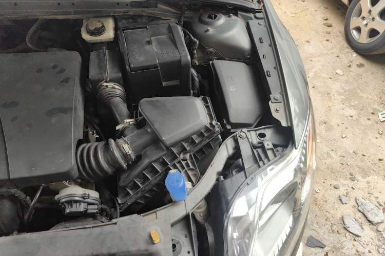 Used Ford Mondeo 2010 2.3L Luxury Version Engine Bay Left