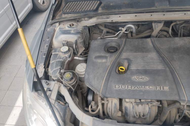 Used Ford Mondeo 2010 2.3L Luxury Version Engine Bay Right