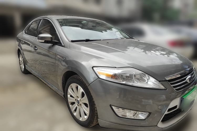 Used Ford Mondeo 2010 2.3L Luxury Version Front Right 45 Deg