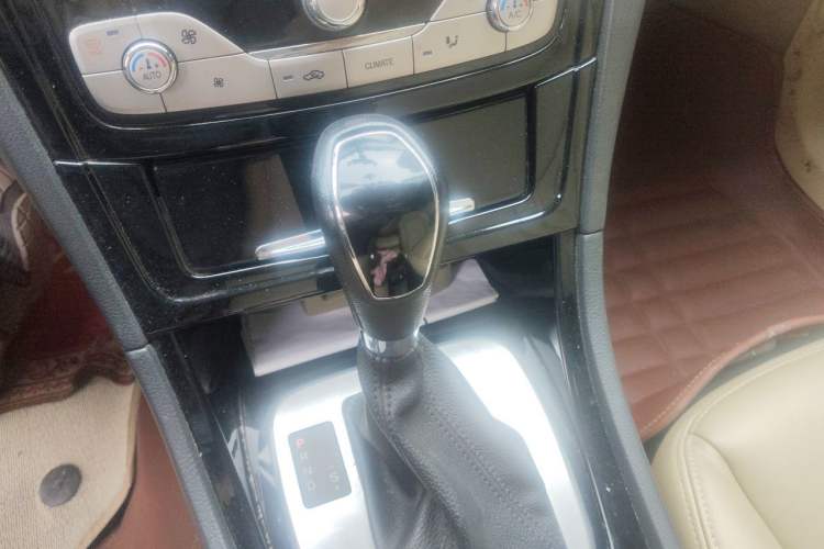 Used Ford Mondeo 2010 2.3L Luxury Version Gear Lever