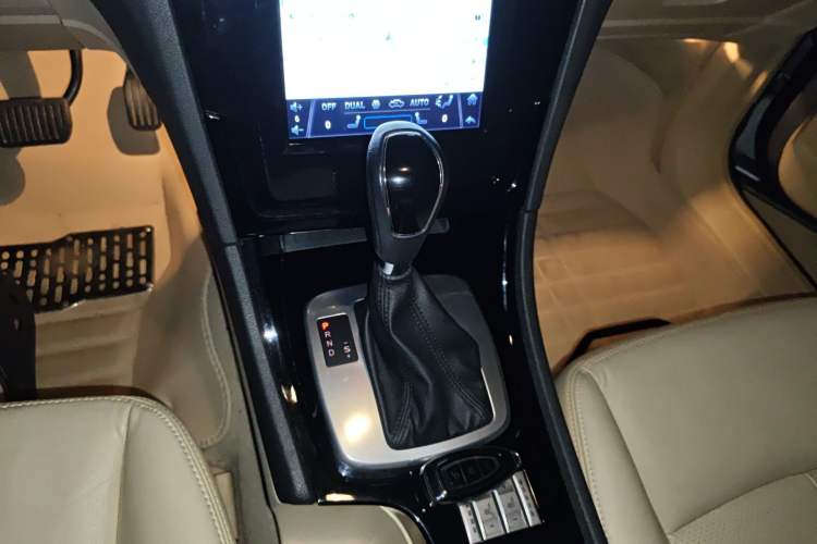 Used Ford Mondeo 2010 2.3L Luxury Version Gear Lever