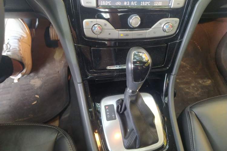 Used Ford Mondeo 2010 2.3L Luxury Version Gear Lever