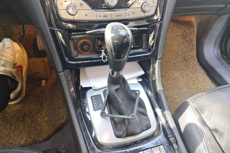 Used Ford Mondeo 2010 2.3L Fashion Edition Gear Lever