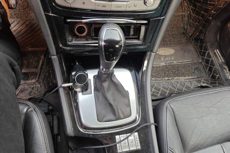 Used Ford Mondeo 2010 2.3L Luxury Version Gear Lever