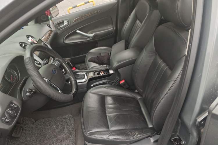 Used Ford Mondeo 2010 2.3L Luxury Version Left Front Seat
