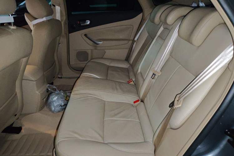 Used Ford Mondeo 2010 2.3L Luxury Version Left Rear Seat
