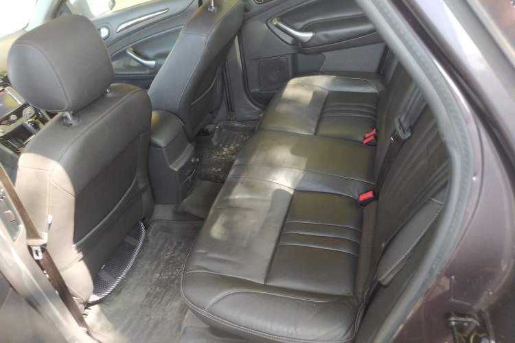 Used Ford Mondeo 2010 2.3L Luxury Version Left Rear Seat