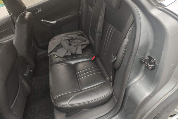 Used Ford Mondeo 2010 2.3L Luxury Version Left Rear Seat