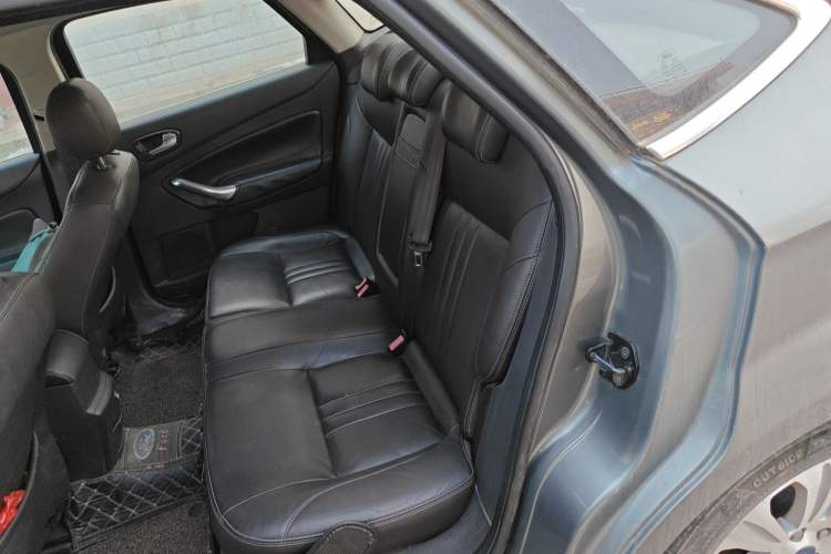 Used Ford Mondeo 2010 2.3L Luxury Version Left Rear Seat