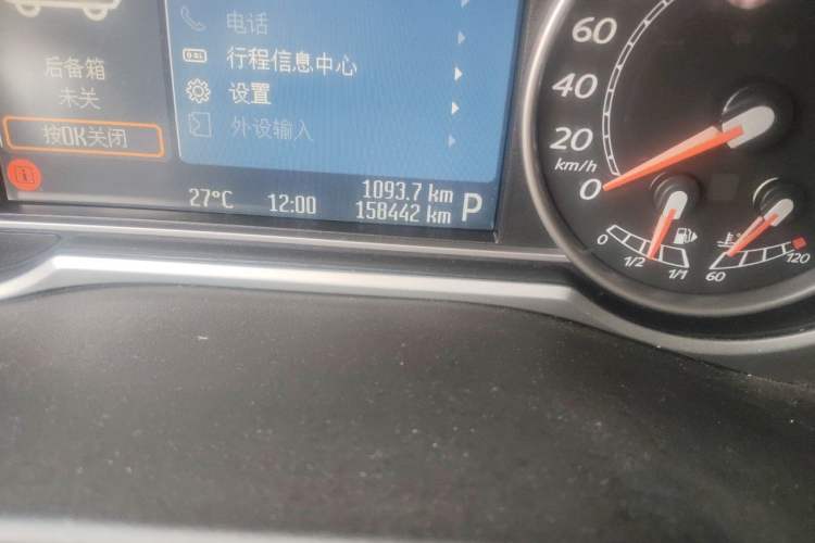 Used Ford Mondeo 2010 2.3L Luxury Version Odometer Close Up
