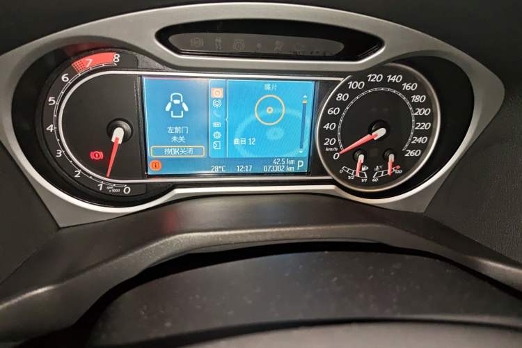 Used Ford Mondeo 2010 2.3L Luxury Version Odometer Close Up