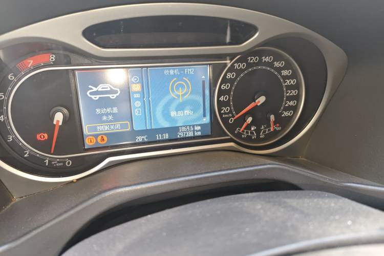Used Ford Mondeo 2010 2.3L Fashion Edition Odometer Close Up
