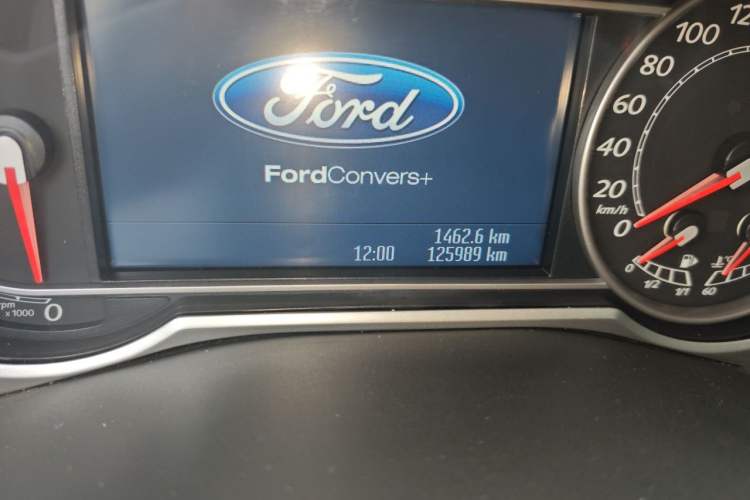 Used Ford Mondeo 2010 2.3L Luxury Version Odometer Close Up