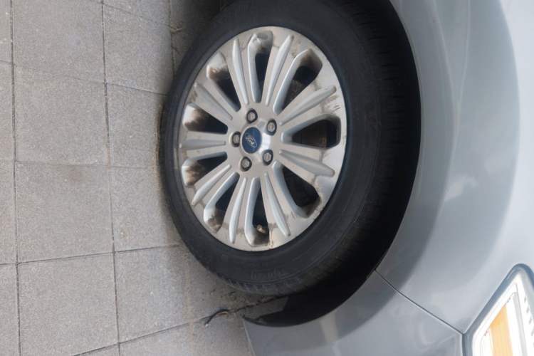 Used Ford Mondeo 2010 2.3L Luxury Version Right Front Wheel Hub
