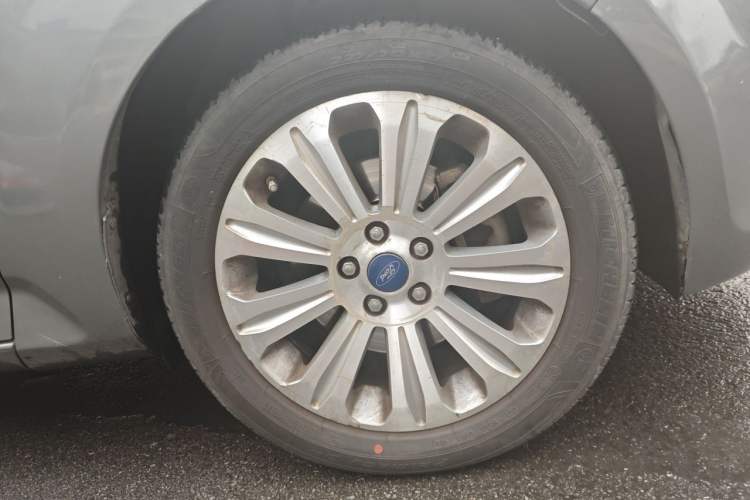 Used Ford Mondeo 2010 2.3L Luxury Version Right Front Wheel Hub