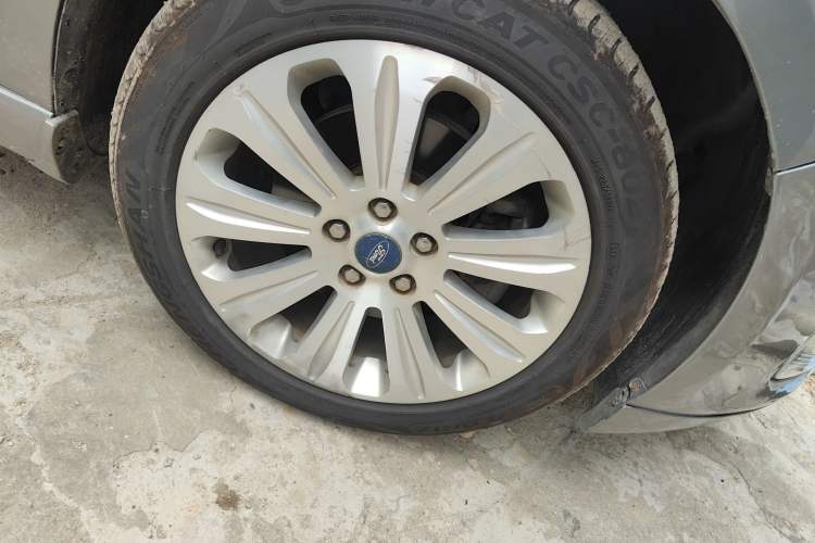 Used Ford Mondeo 2010 2.3L Luxury Version Right Front Wheel Hub