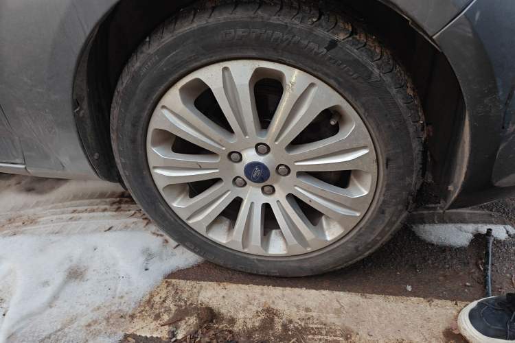Used Ford Mondeo 2010 2.3L Luxury Version Right Front Wheel Hub