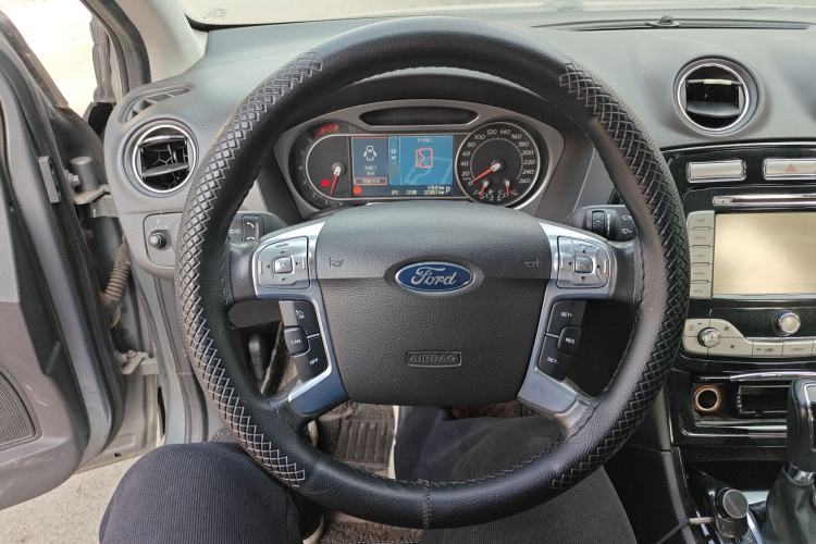 Used Ford Mondeo 2010 2.3L Luxury Version Steering Wheel
