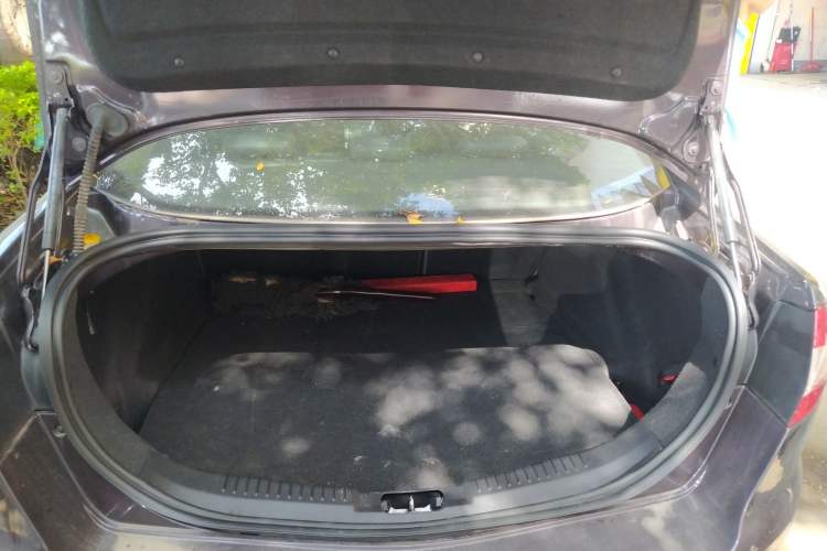 Used Ford Mondeo 2010 2.3L Luxury Version Trunk
