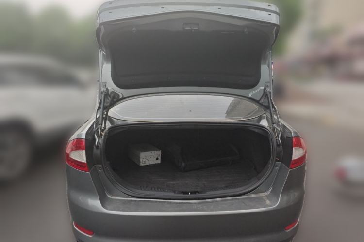 Used Ford Mondeo 2010 2.3L Luxury Version Trunk