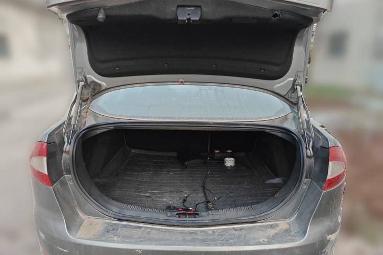 Used Ford Mondeo 2010 2.3L Luxury Version Trunk