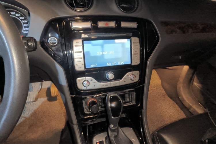 Used Ford Mondeo 2010 2.3L Luxury Version Audio And AC Panel