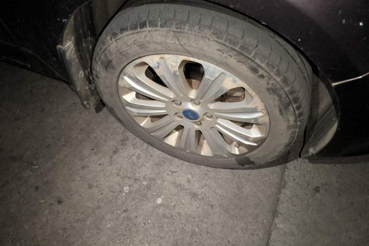 Used Ford Mondeo 2010 2.3L Luxury Version Right Front Wheel Hub