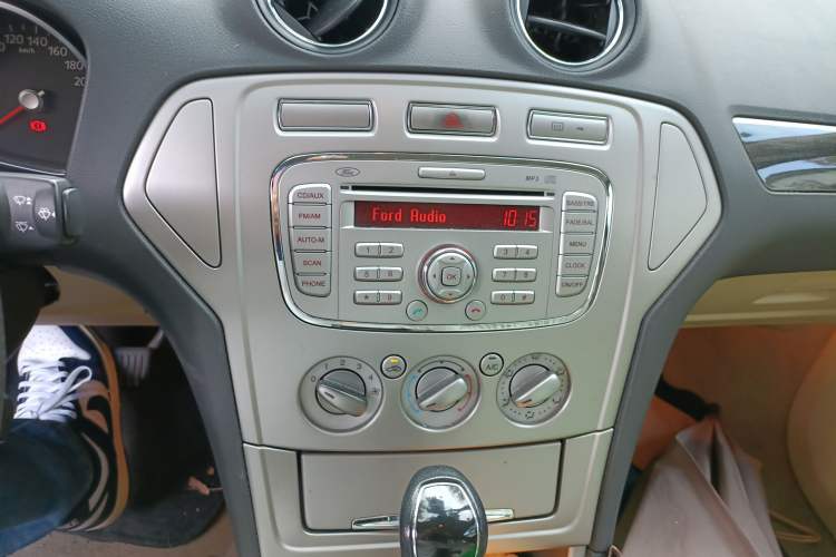 Used Ford Mondeo 2010 2.3L Fashion Edition Audio And AC Panel