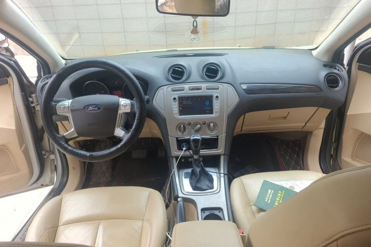 Used Ford Mondeo 2010 2.3L Fashion Edition Center Console