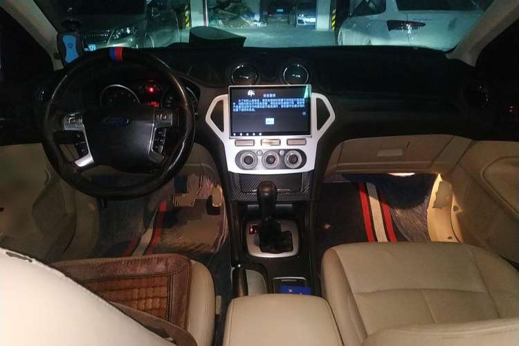 Used Ford Mondeo 2010 2.3L Fashion Edition Center Console