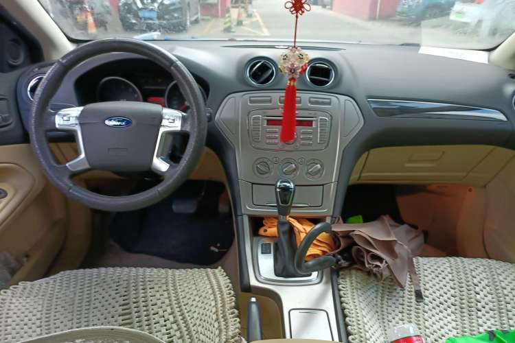 Used Ford Mondeo 2010 2.3L Fashion Edition Center Console