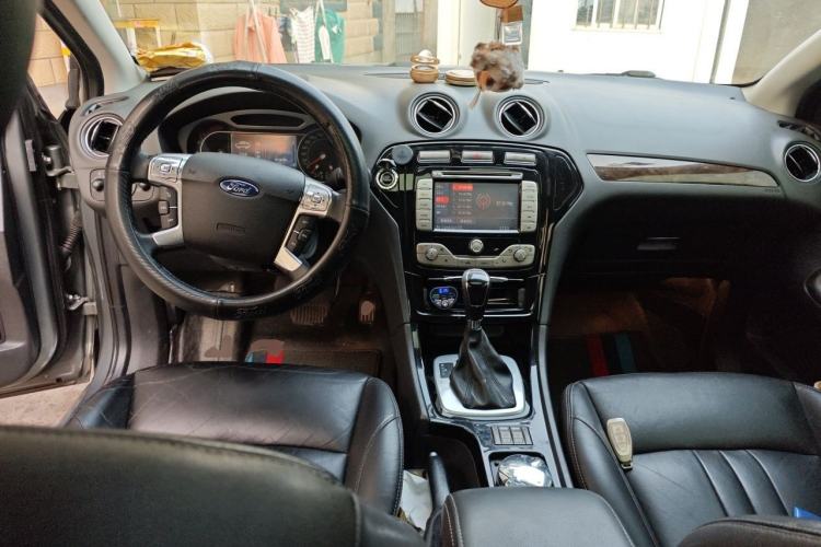 Used Ford Mondeo 2010 2.3L Luxury Version Center Console